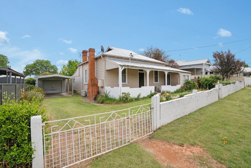 16 Willans Street, Narrandera NSW 2700 - photo 13