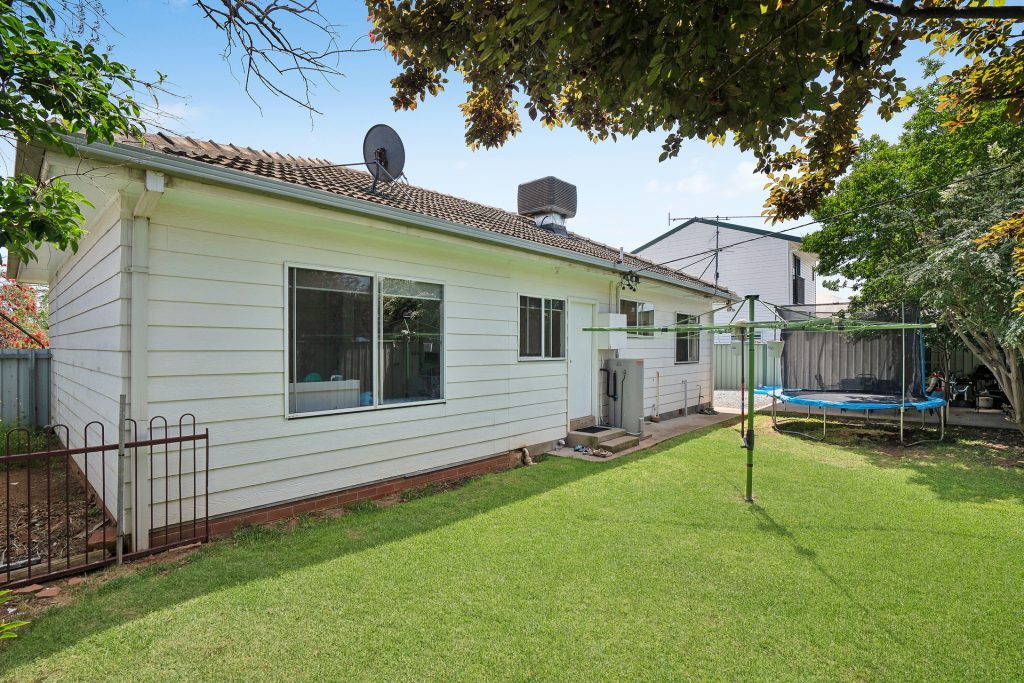 28 Melaleuca Avenue, Leeton NSW 2705 - photo 15