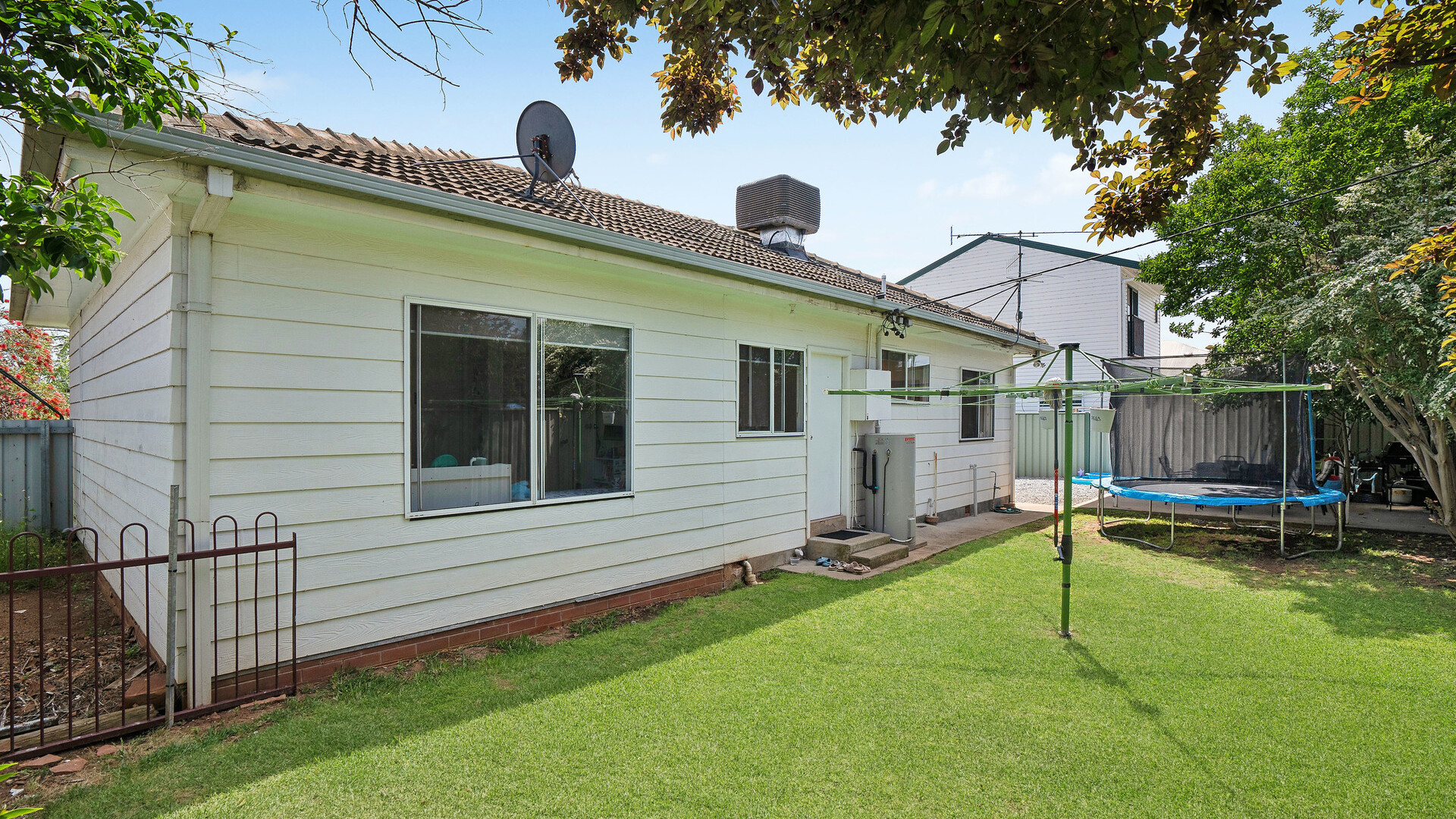 28 Melaleuca Avenue, Leeton NSW 2705 - photo 15