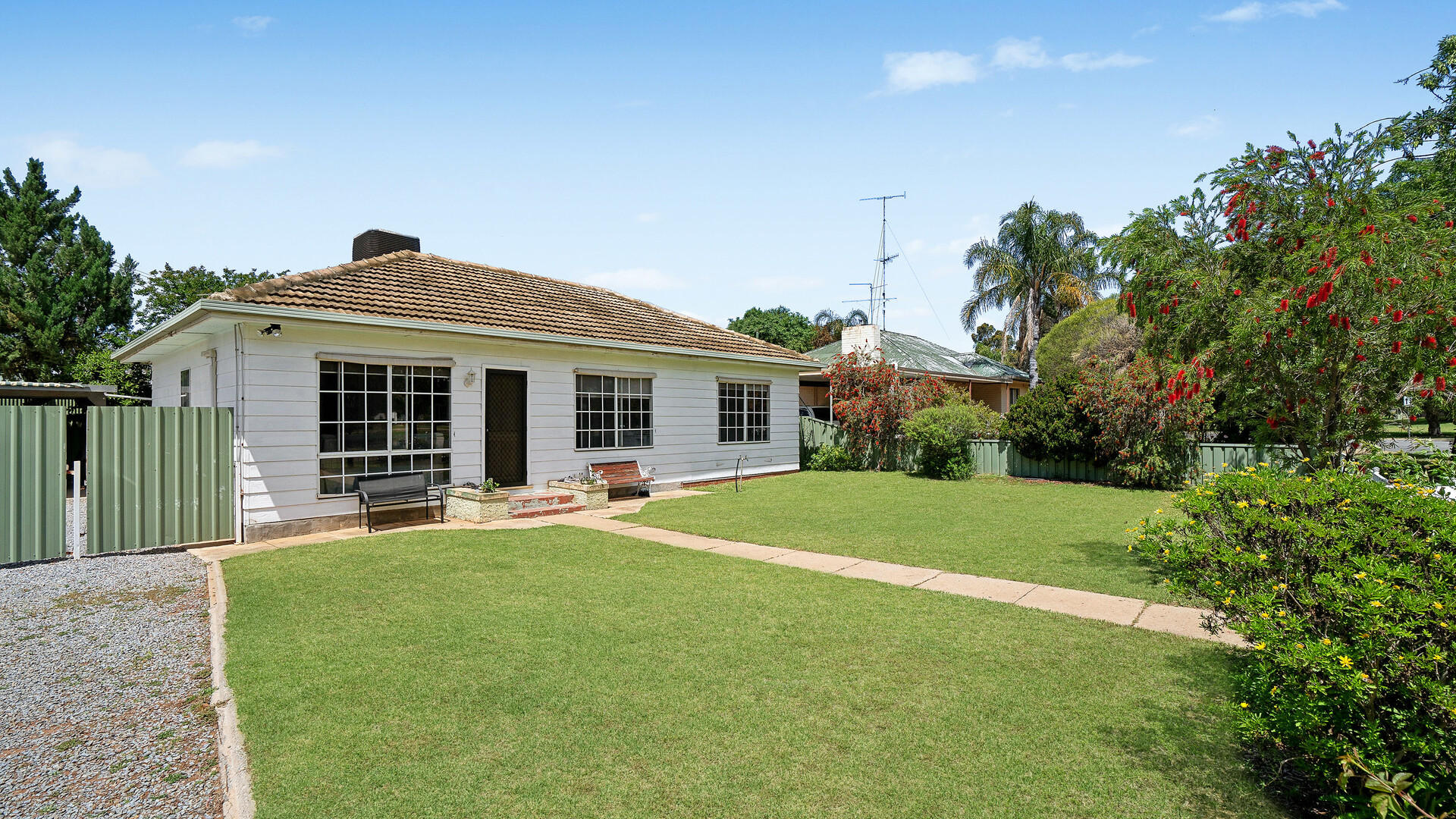 28 Melaleuca Avenue, Leeton NSW 2705 - photo 16