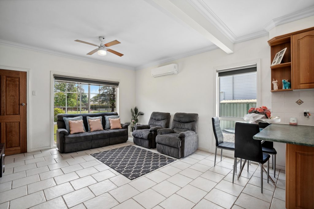 28 Melaleuca Avenue, Leeton NSW 2705 - photo 5
