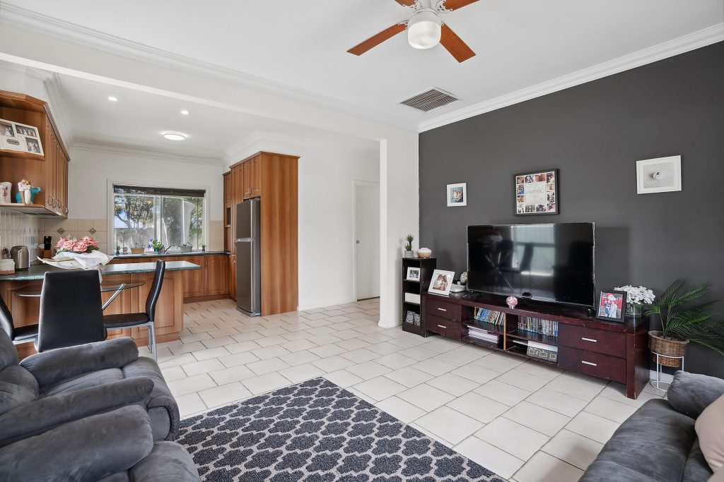 28 Melaleuca Avenue, Leeton NSW 2705 - photo 7