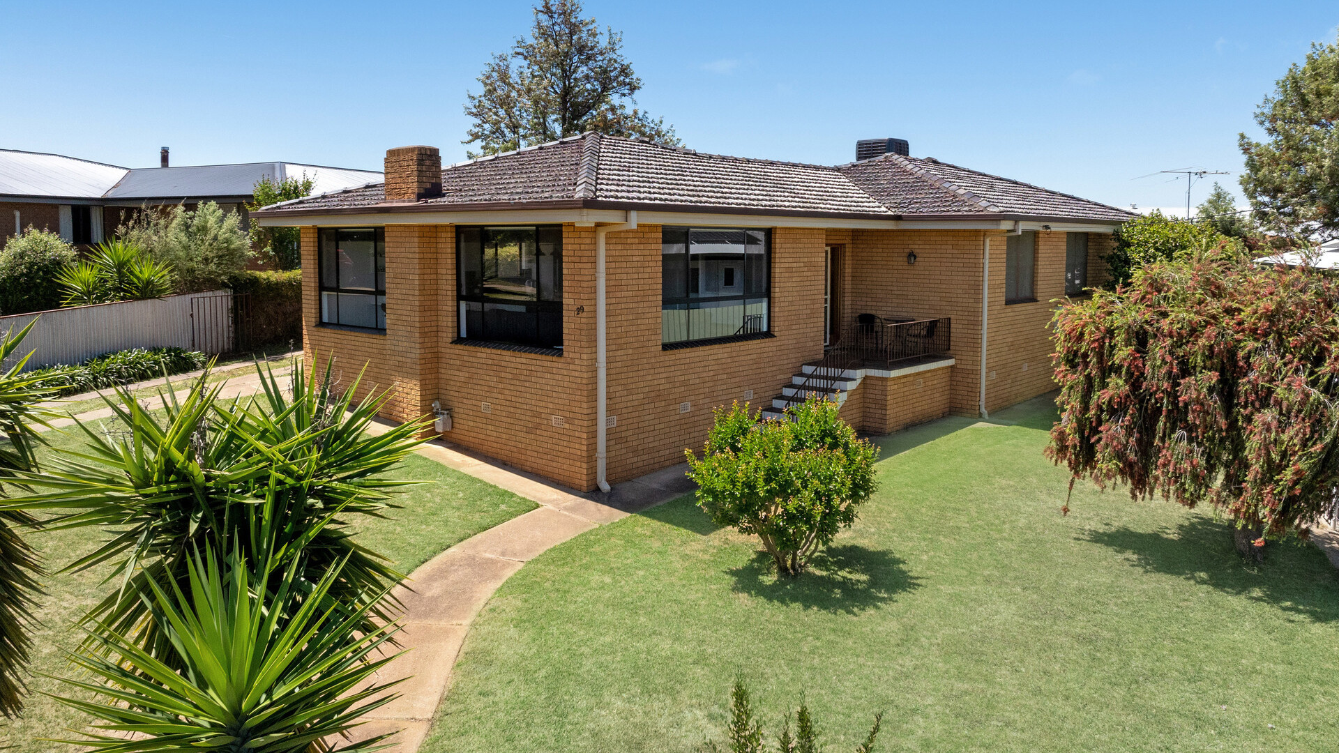 29 Redmond Street, Temora NSW 2666 - photo 2