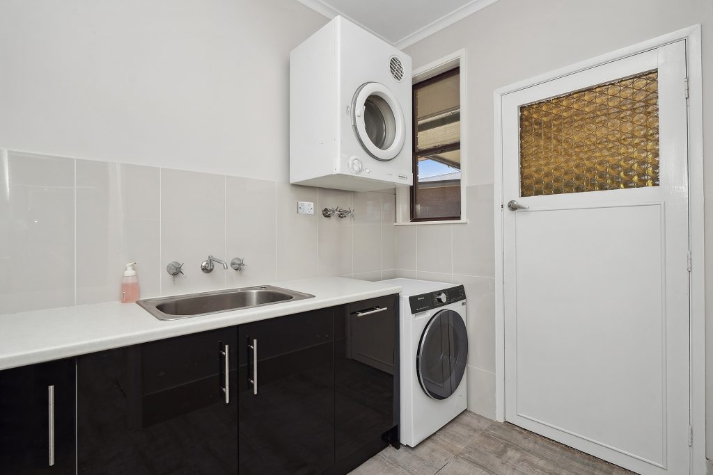 29 Redmond Street, Temora NSW 2666 - photo 13