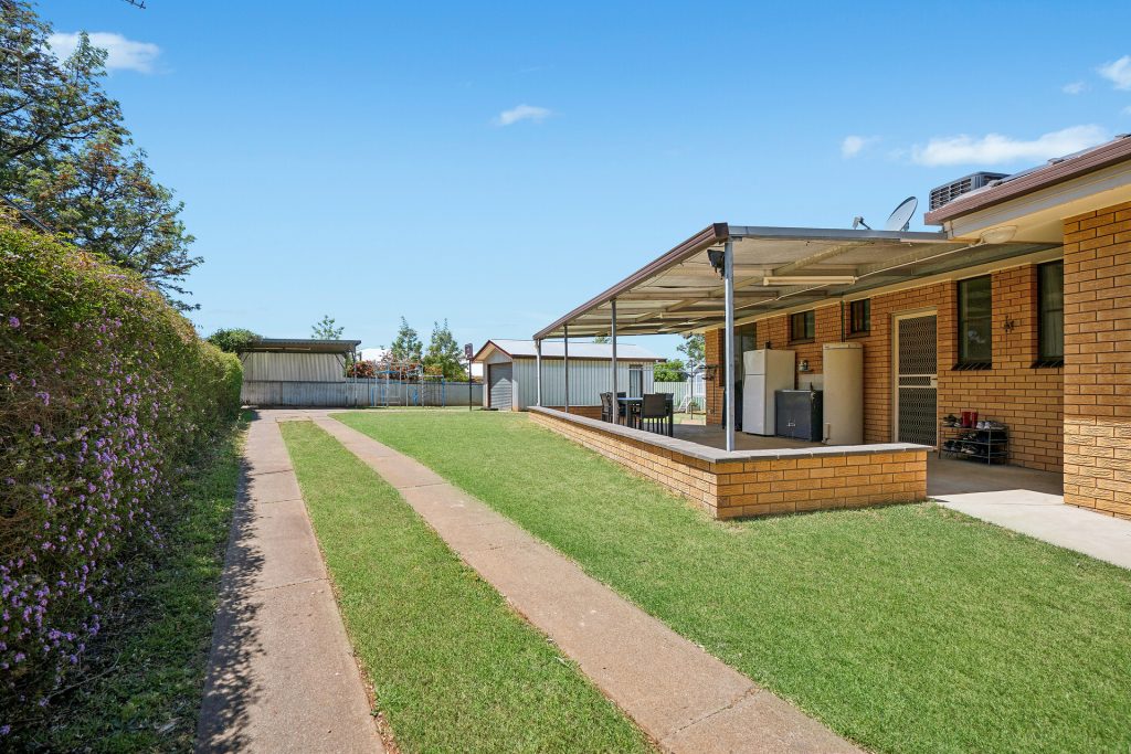 29 Redmond Street, Temora NSW 2666 - photo 14