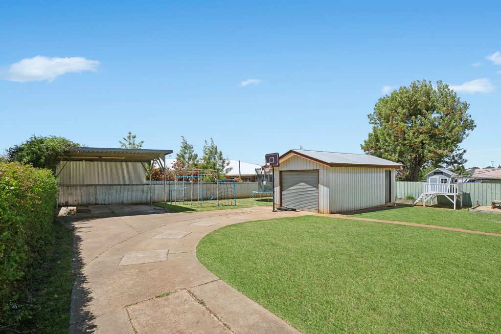 29 Redmond Street, Temora NSW 2666 - photo 16