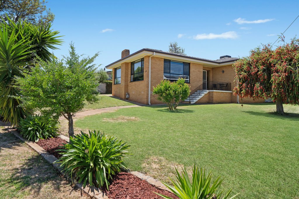 29 Redmond Street, Temora NSW 2666 - photo 17