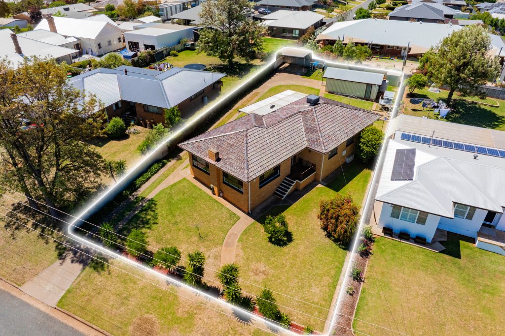 29 Redmond Street, Temora NSW 2666 - photo 3