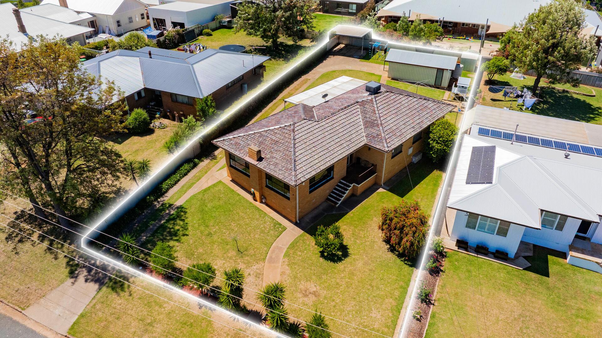 29 Redmond Street, Temora NSW 2666 - photo 3