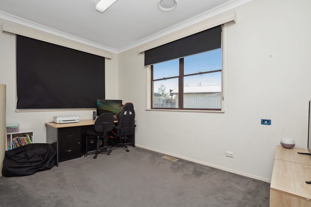 29 Redmond Street, Temora NSW 2666 - photo 10