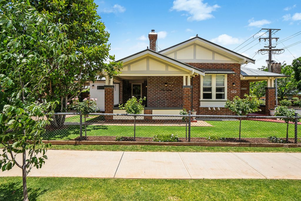 122 Asquith Street, Temora NSW 2666 - McGrath Riverina