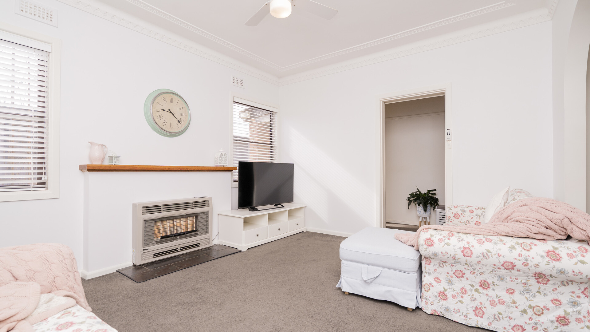 123 Polaris Street, Temora NSW 2666 - photo 5