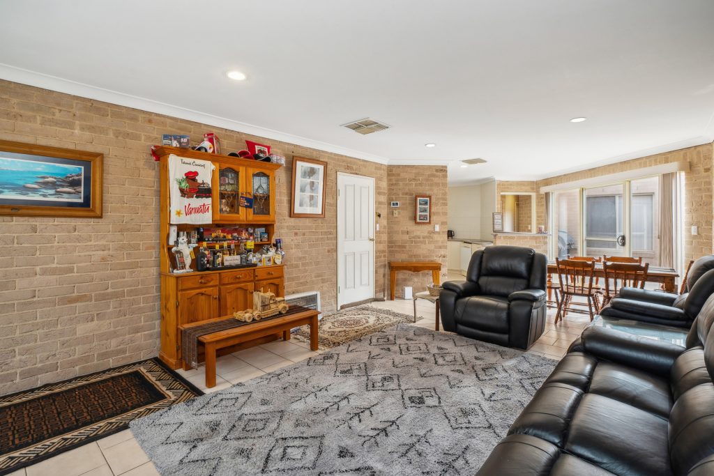 2/183 Palm Avenue, Leeton NSW 2705 - photo 2