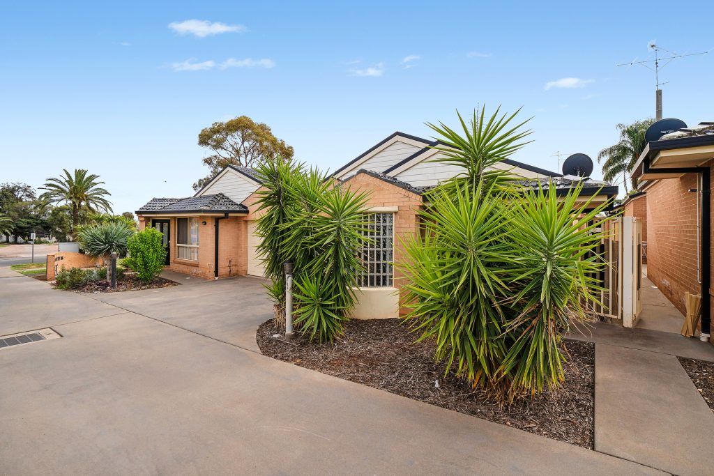2/183 Palm Avenue, Leeton NSW 2705 - photo 11