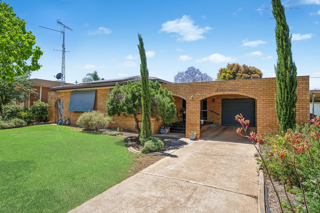 6 Cherry Ave, Leeton NSW 2705 - McGrath Riverina