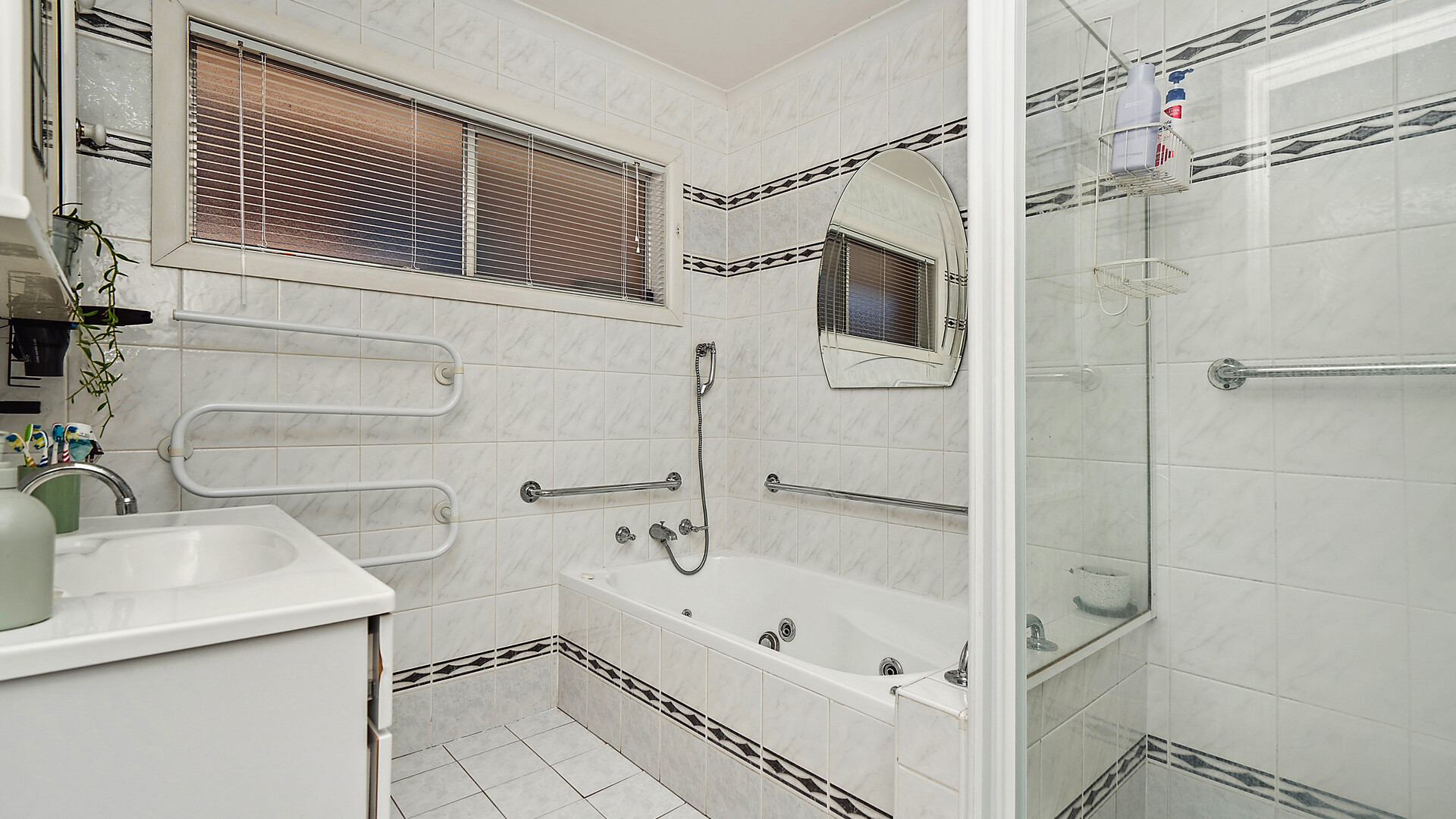 6 Cherry Ave, Leeton NSW 2705 - photo 15