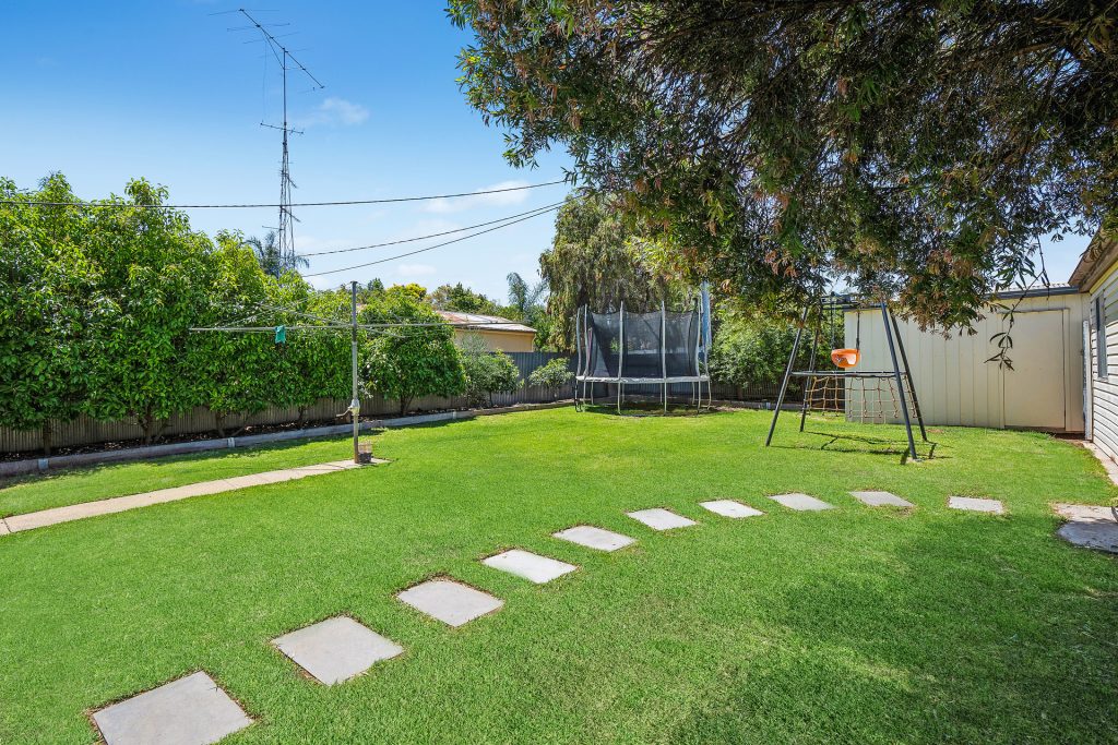 6 Cherry Ave, Leeton NSW 2705 - photo 19