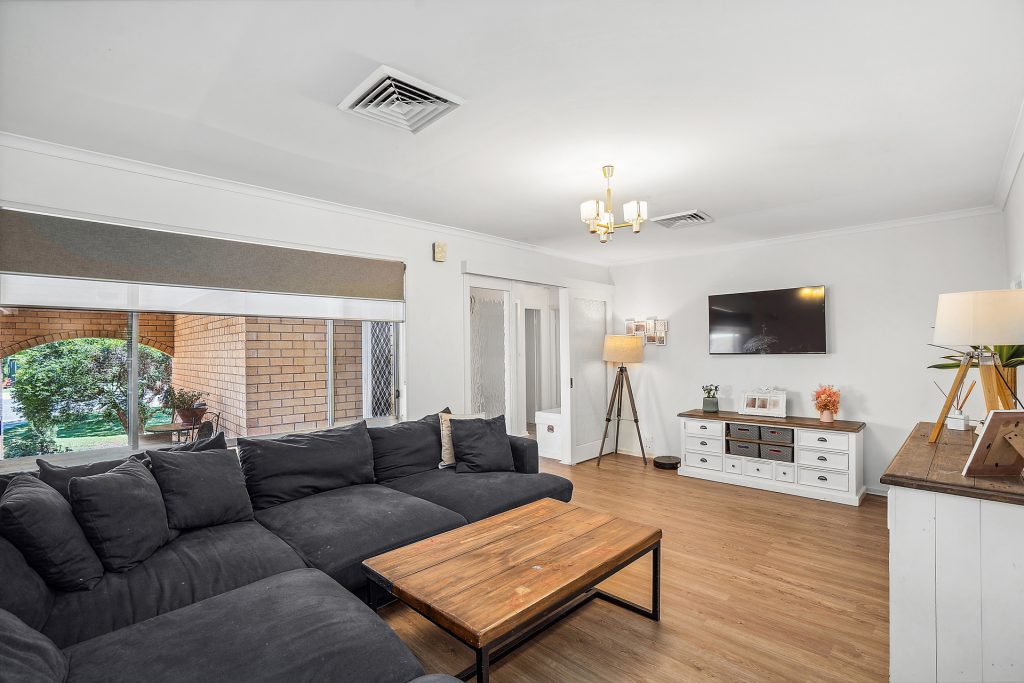 6 Cherry Ave, Leeton NSW 2705 - photo 4