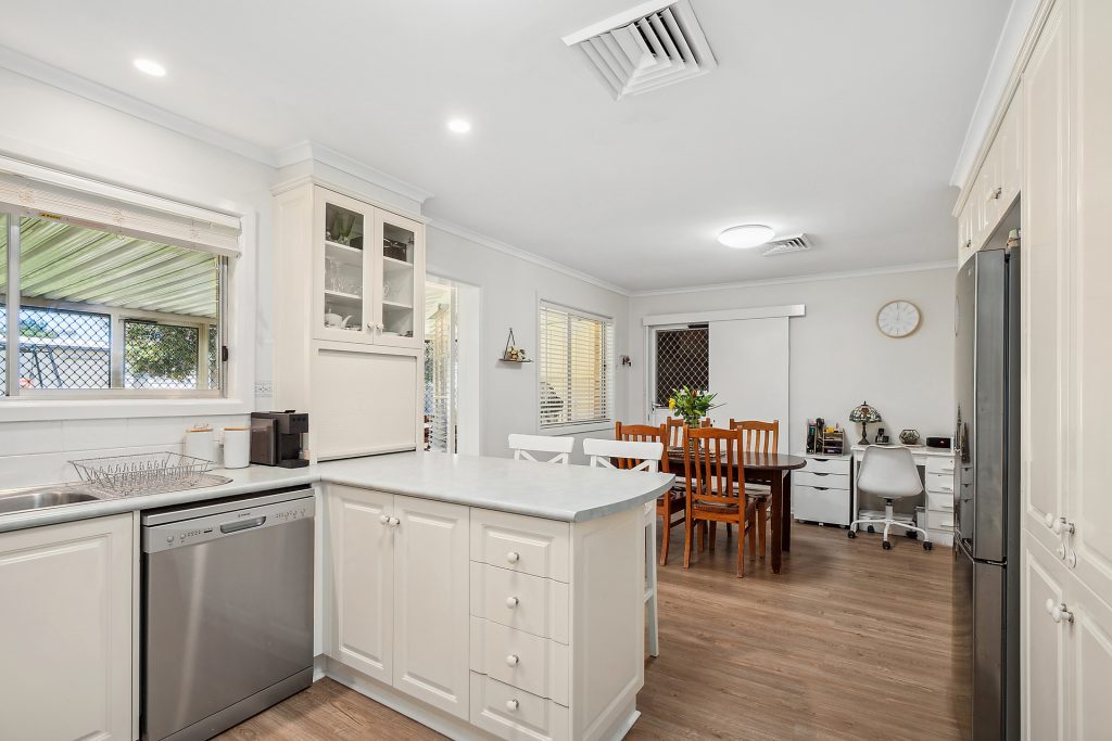 6 Cherry Ave, Leeton NSW 2705 - photo 8