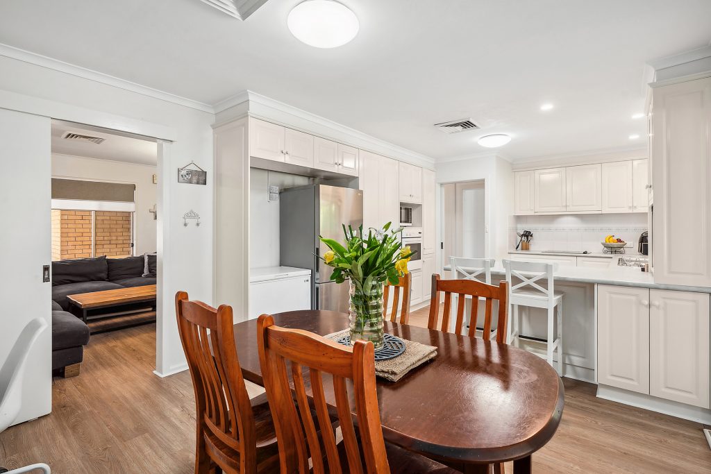 6 Cherry Ave, Leeton NSW 2705 - photo 9
