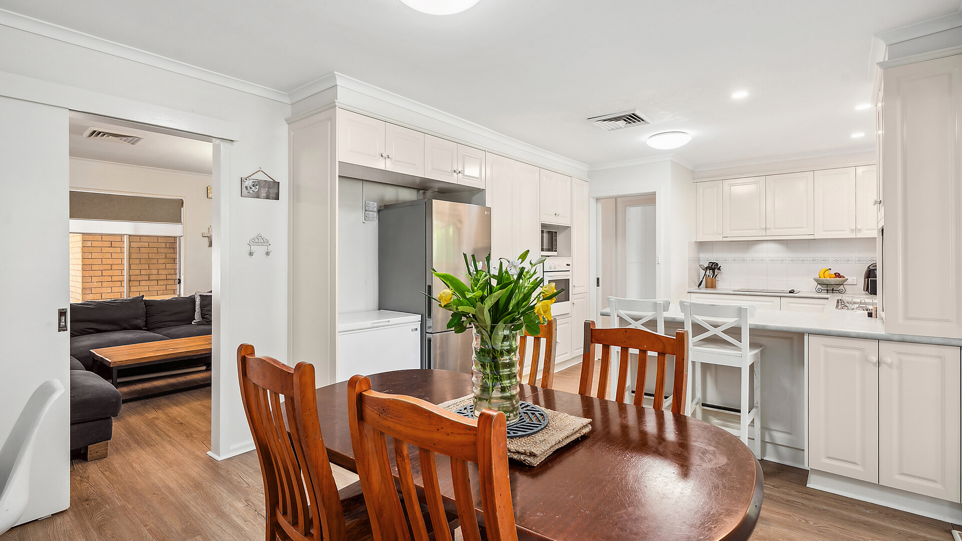 6 Cherry Ave, Leeton NSW 2705 - photo 9