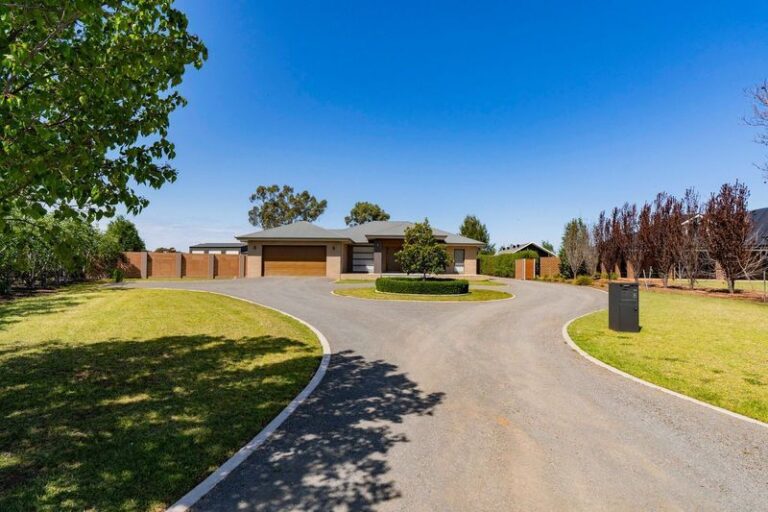 8 Lansdowne Road, Leeton NSW 2705 - photo 7