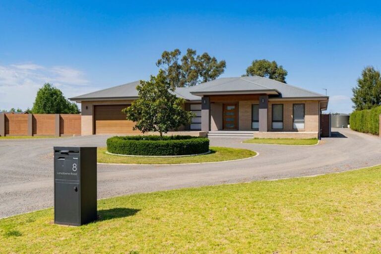 8 Lansdowne Road, Leeton