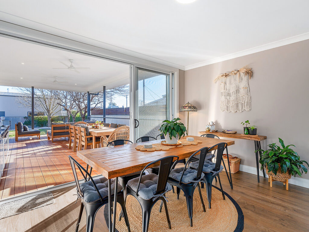 180 Baker Street, Temora NSW 2666 - photo 8