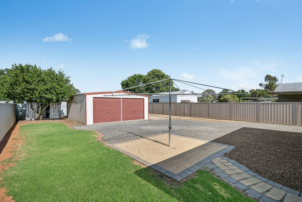 11 Corbett Street, Darlington Point NSW 2706 - photo 12