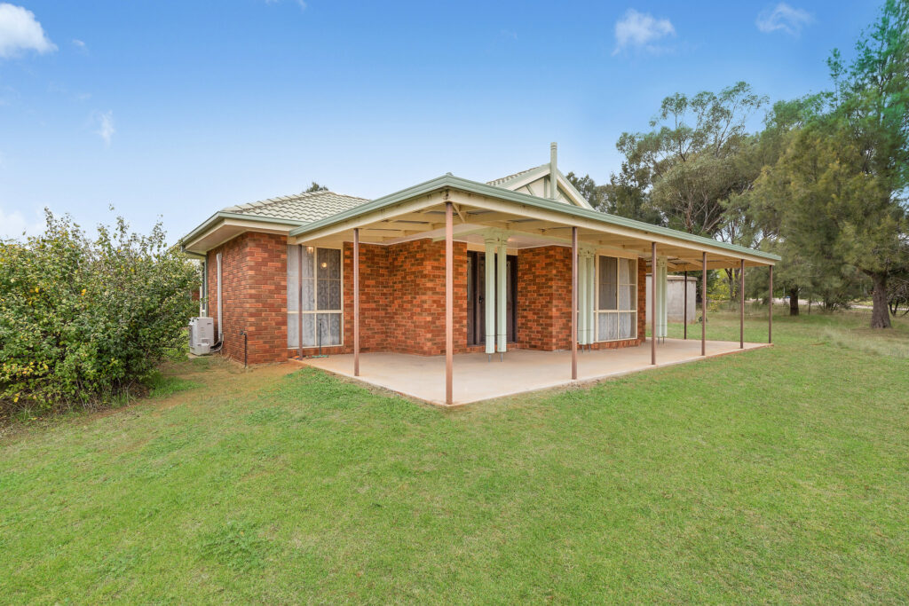 102 Tabain Road, Leeton NSW 2705 - photo 4
