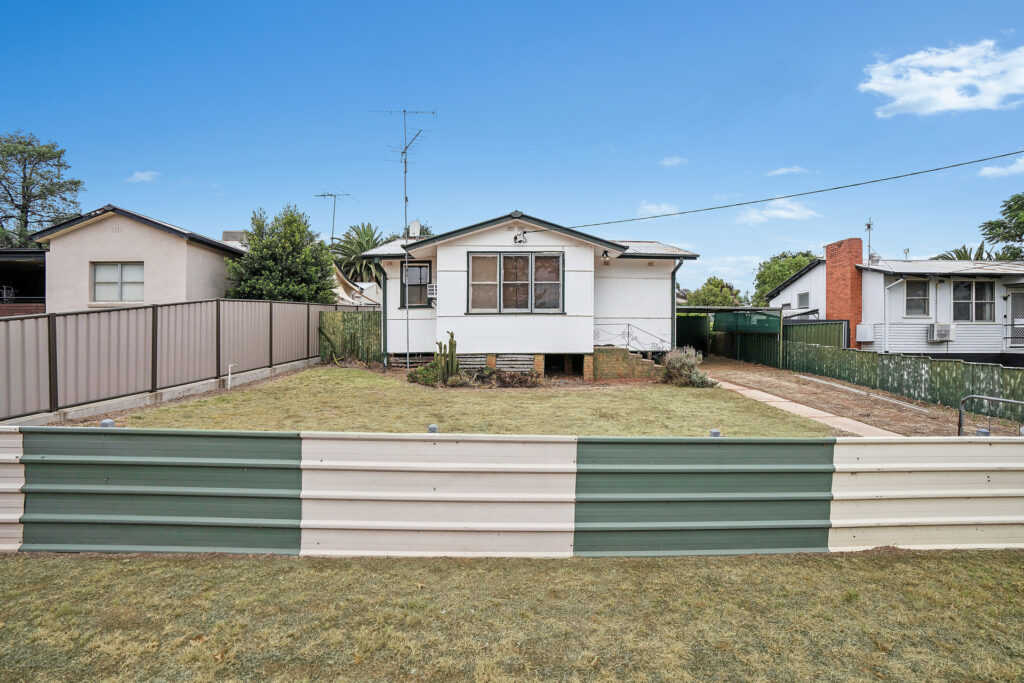 24 Larmer Street, Narrandera NSW 2700 - McGrath Riverina