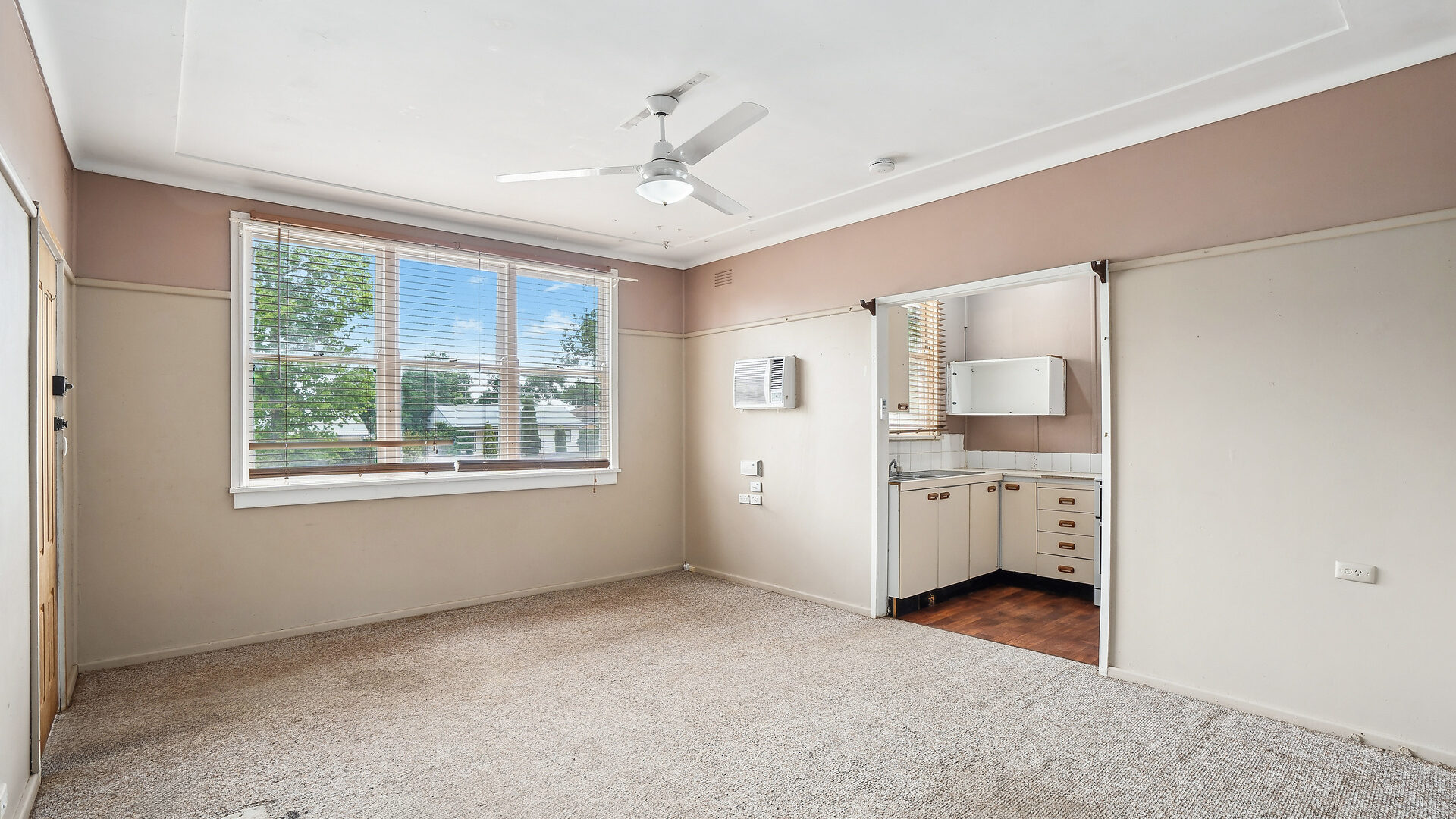 24 Larmer Street, Narrandera NSW 2700 - photo 4