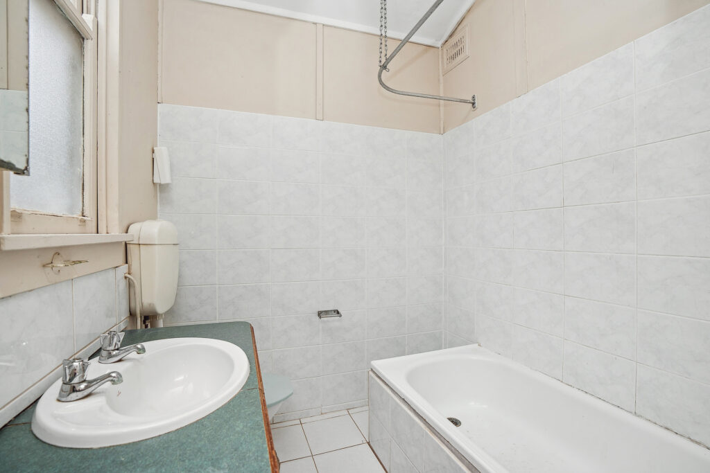 24 Larmer Street, Narrandera NSW 2700 - photo 9