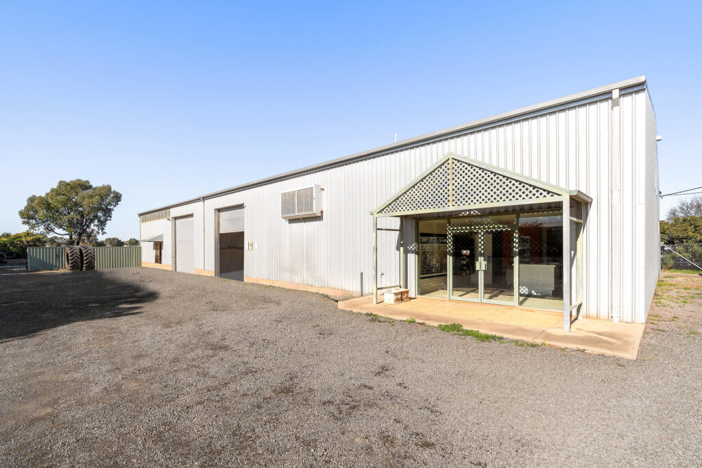 20 Massey Avenue, Leeton NSW 2705 - photo 11