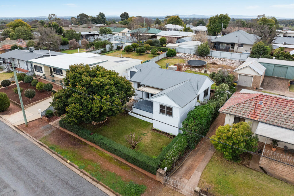 11 Ashton Street, Temora NSW 2666 - photo 2