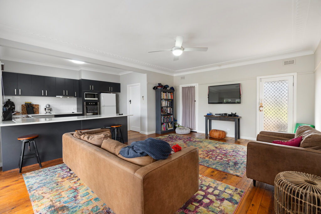 11 Ashton Street, Temora NSW 2666 - photo 3
