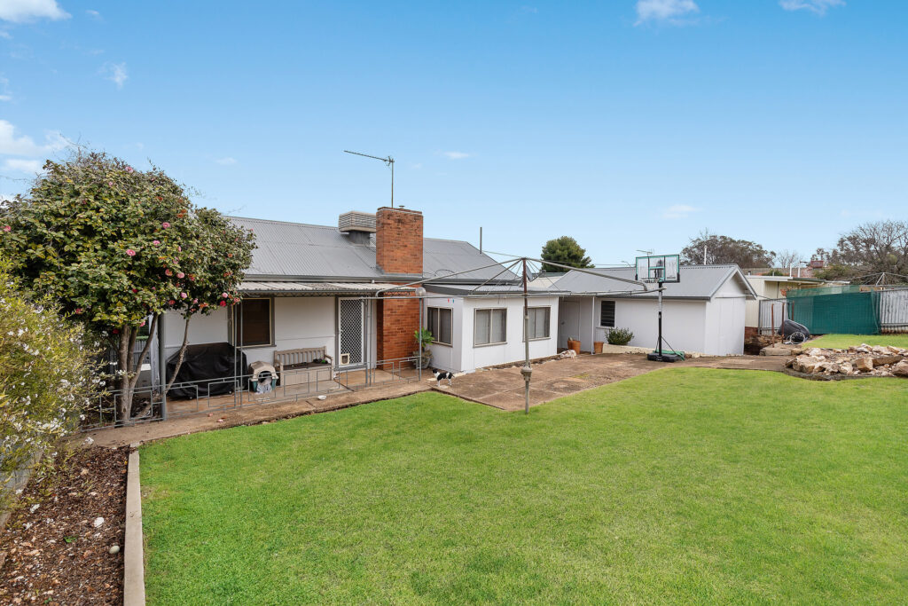 11 Ashton Street, Temora NSW 2666 - photo 12