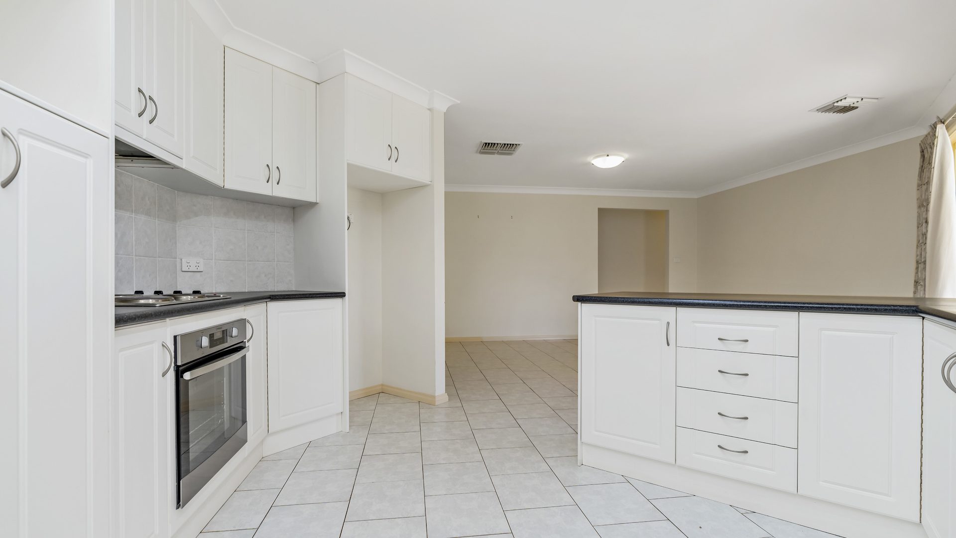 Sold - 16 Bella Vista Drive - New Property in Leeton - Real Estate by Craig Tyrrell