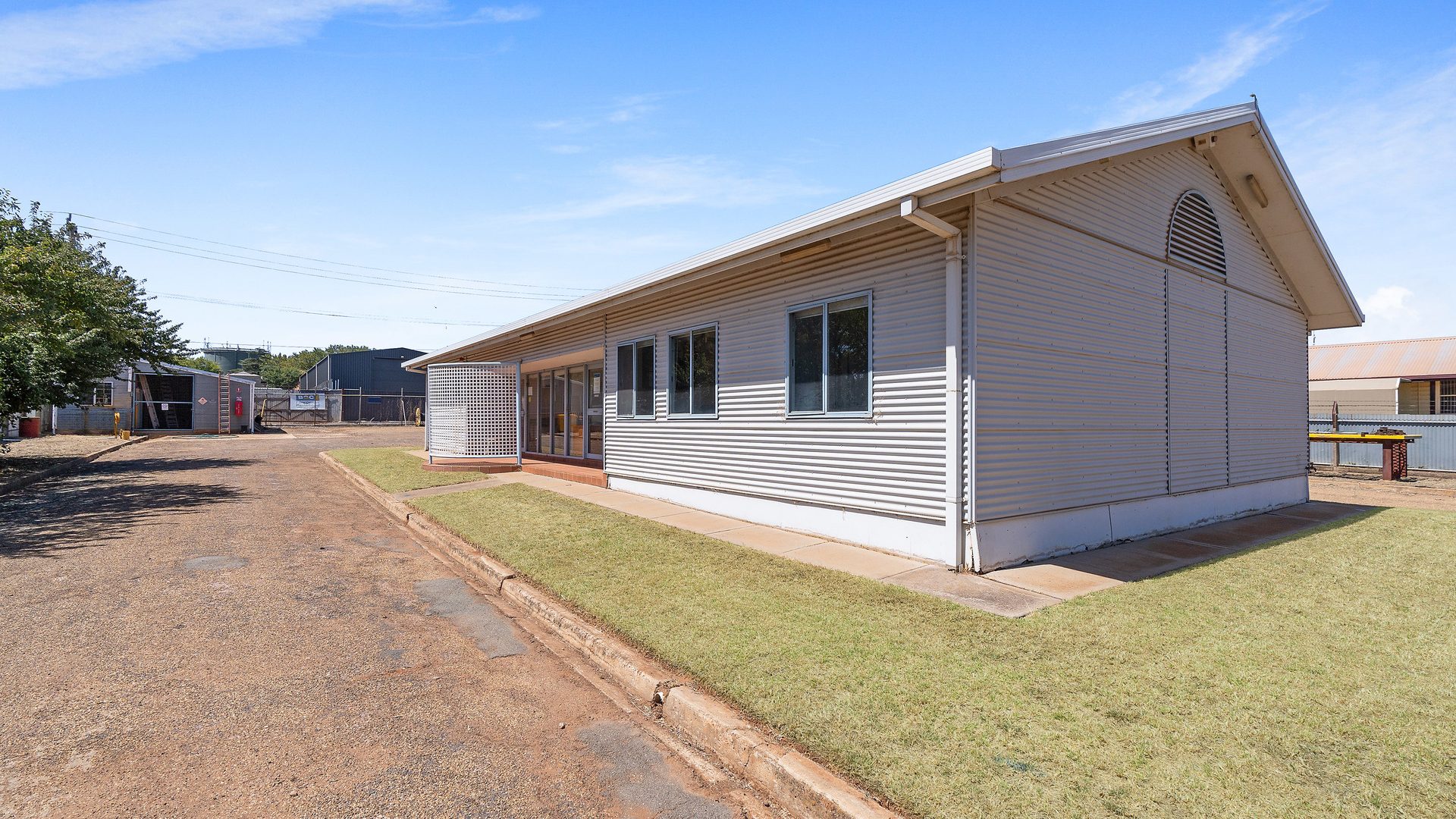 Lease - 13-15 Acacia Avenue - New Property in Leeton - Real Estate by Sandra Mathieson