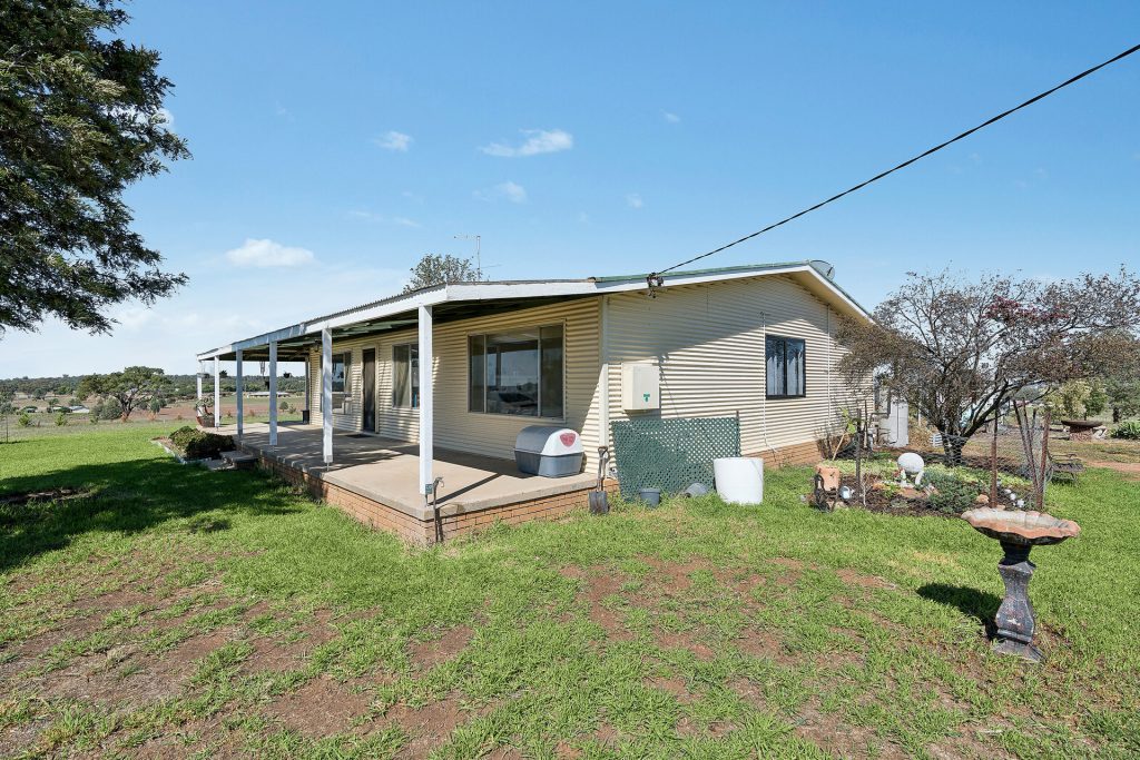 For Sale - 165 Red Hill Road - New Property in Narrandera - Real Estate by Leisa Williams