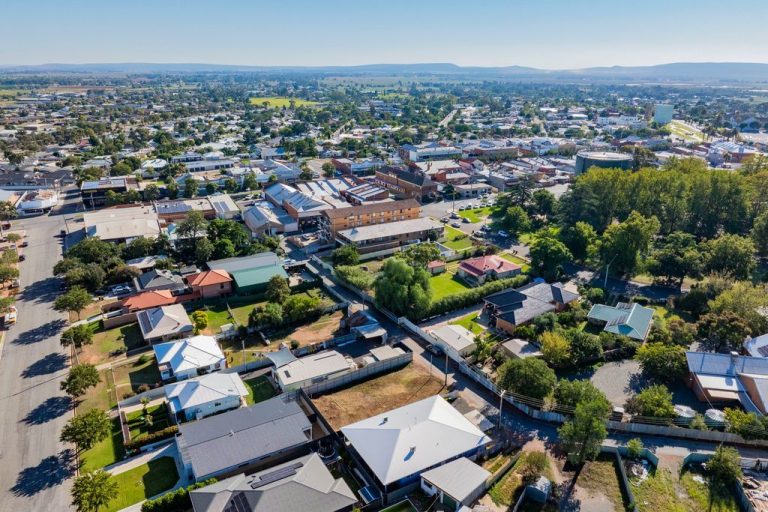 For Sale - 15 St Peters Lane - New Property in Leeton - Real Estate by Julie Valenzisi