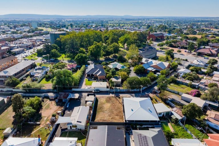 For Sale - 15 St Peters Lane - New Property in Leeton - Real Estate by Julie Valenzisi