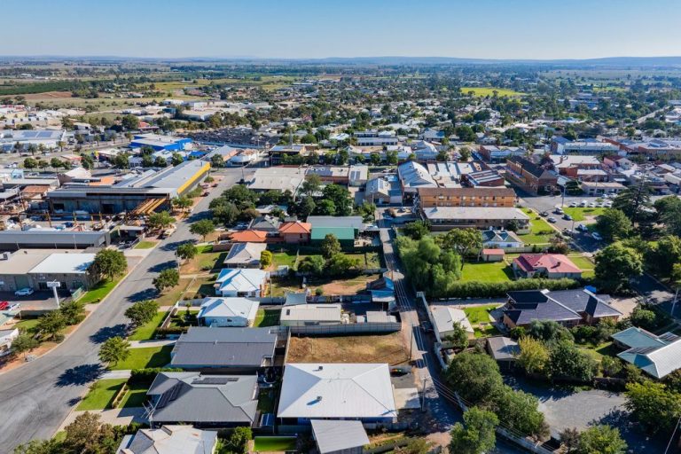 For Sale - 15 St Peters Lane - New Property in Leeton - Real Estate by Julie Valenzisi