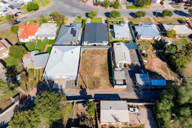 For Sale - 15 St Peters Lane - New Property in Leeton - Real Estate by Julie Valenzisi