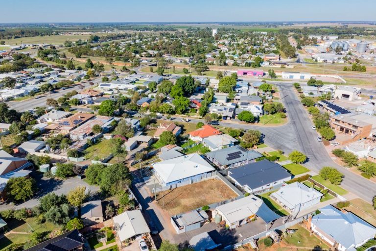 For Sale - 15 St Peters Lane - New Property in Leeton - Real Estate by Julie Valenzisi
