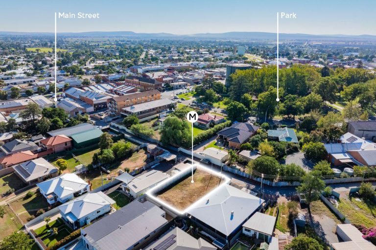 For Sale - 15 St Peters Lane - New Property in Leeton - Real Estate by Julie Valenzisi