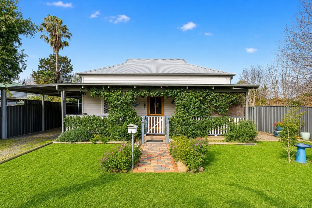 16 Hovell Street, Cootamundra