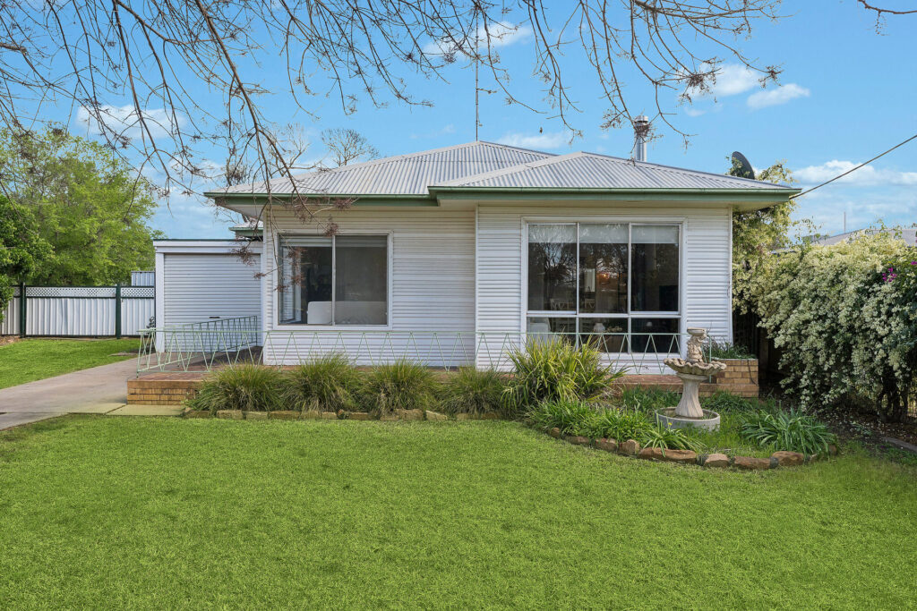 For Sale - 13 Seville Street - New Property in Leeton - Real Estate by Julie Valenzisi
